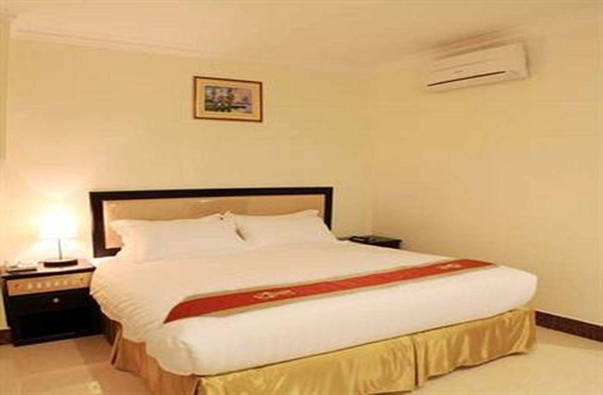 Cardamom Hotel & Apartment Phnompen Kültér fotó