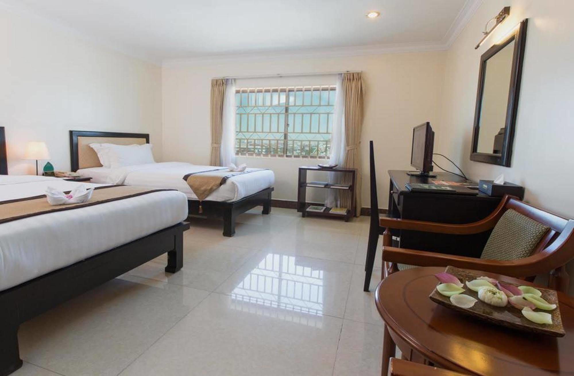 Cardamom Hotel & Apartment Phnompen Kültér fotó