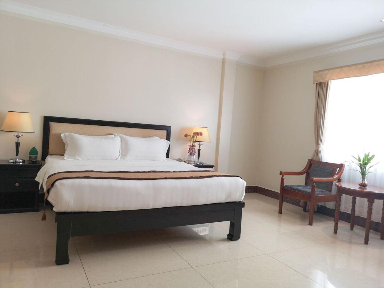 Cardamom Hotel & Apartment Phnompen Kültér fotó