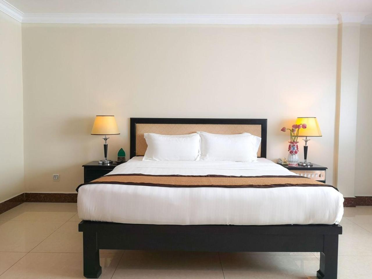 Cardamom Hotel & Apartment Phnompen Kültér fotó
