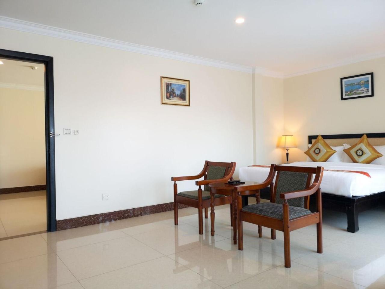 Cardamom Hotel & Apartment Phnompen Kültér fotó